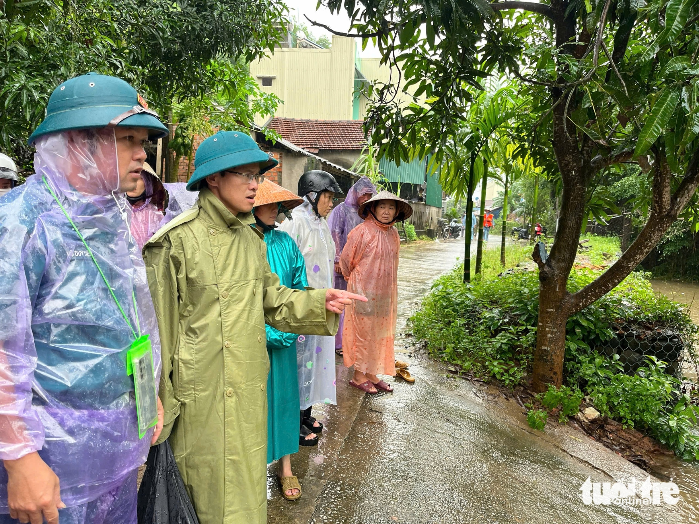在顺化发现被洪水冲走的男孩尸体和在嘉宁河发现妇女尸体